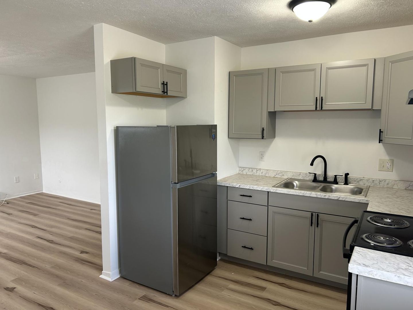 270 Everett Ave – photo 4