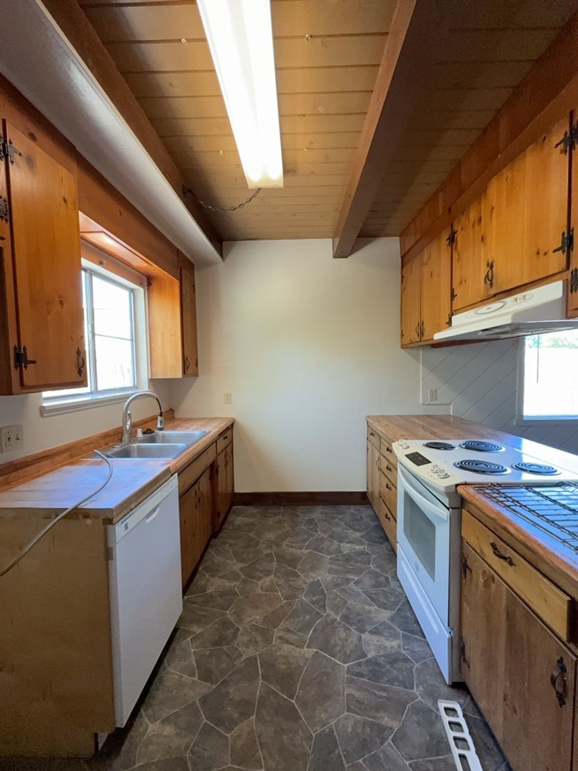3001 Lakeshore Blvd unit Unit 1 – photo 3