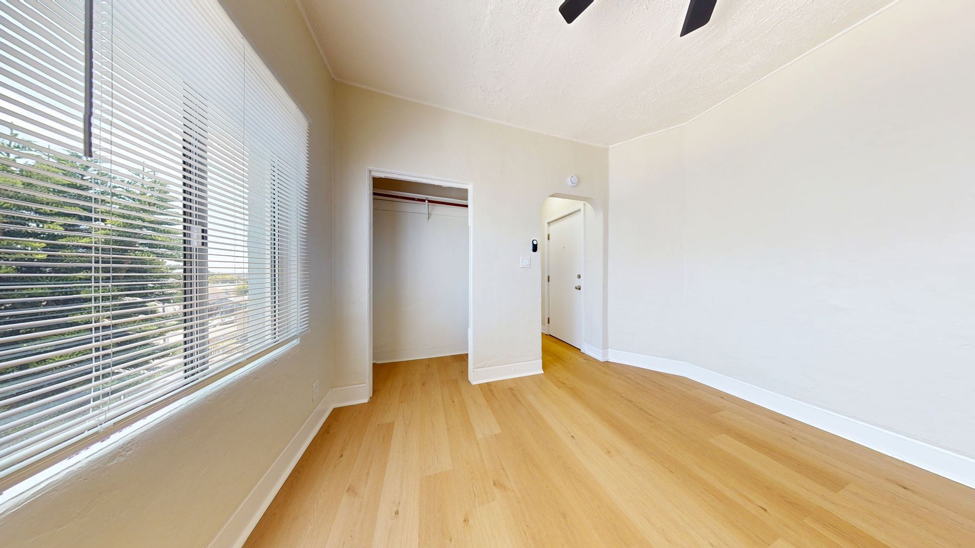 5452 Bancroft Ave unit 302 – photo 4