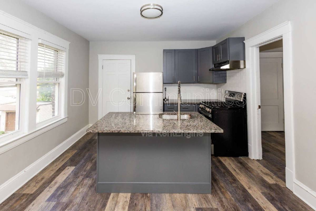 2081 Halstead Ave unit UP – photo 4
