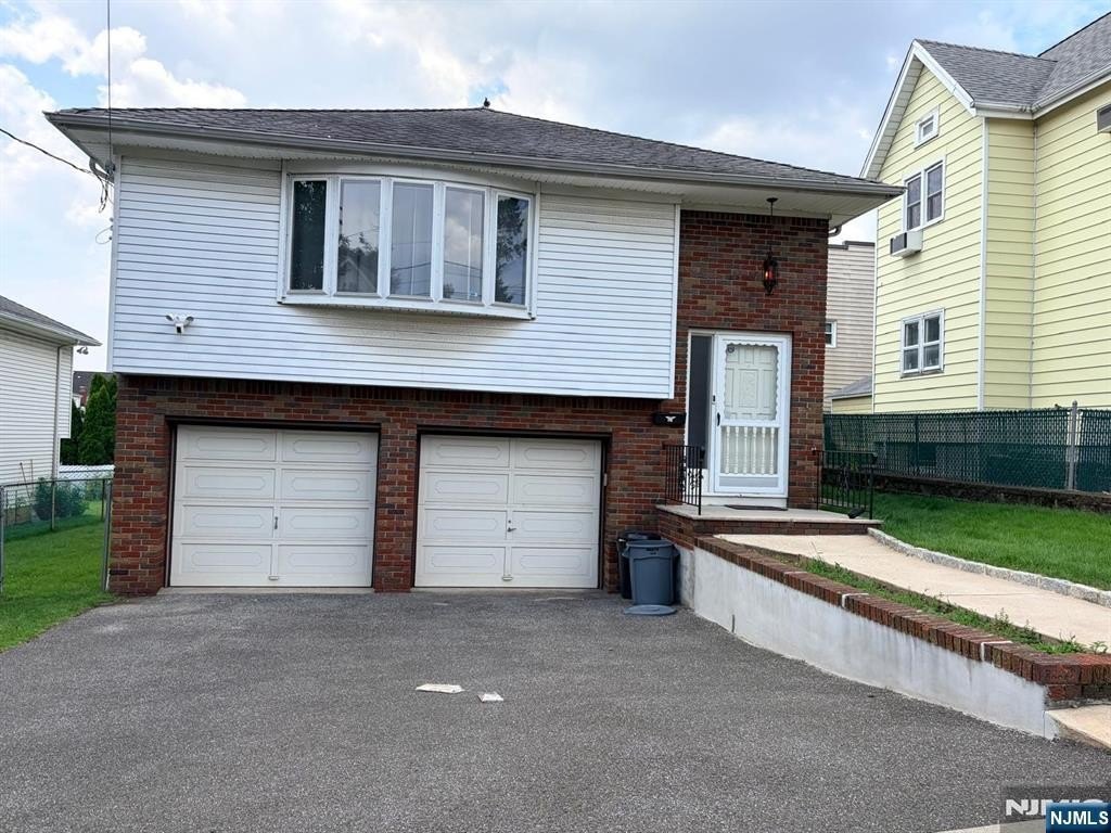 566 Anderson Ave – photo 1