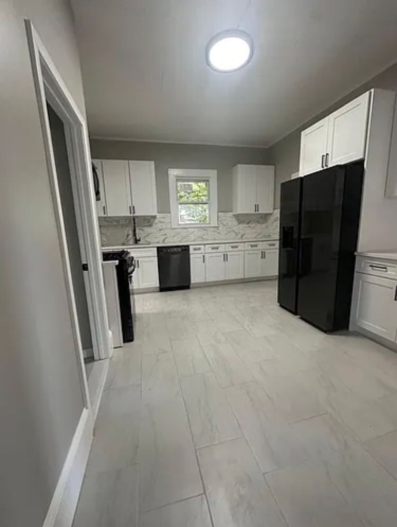47 Hart St unit 1 – photo 2