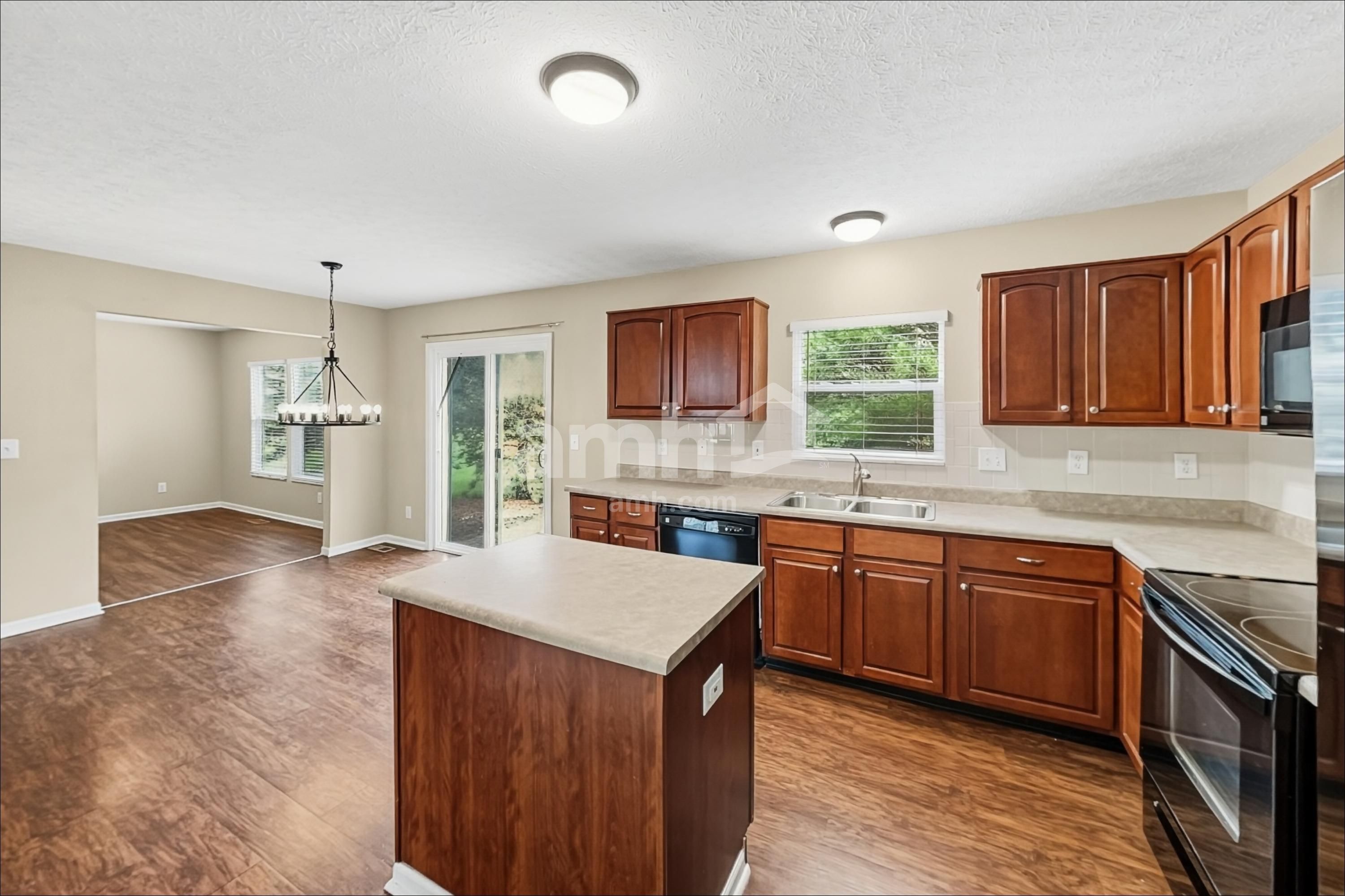 235 Kemperwood Dr – photo 3