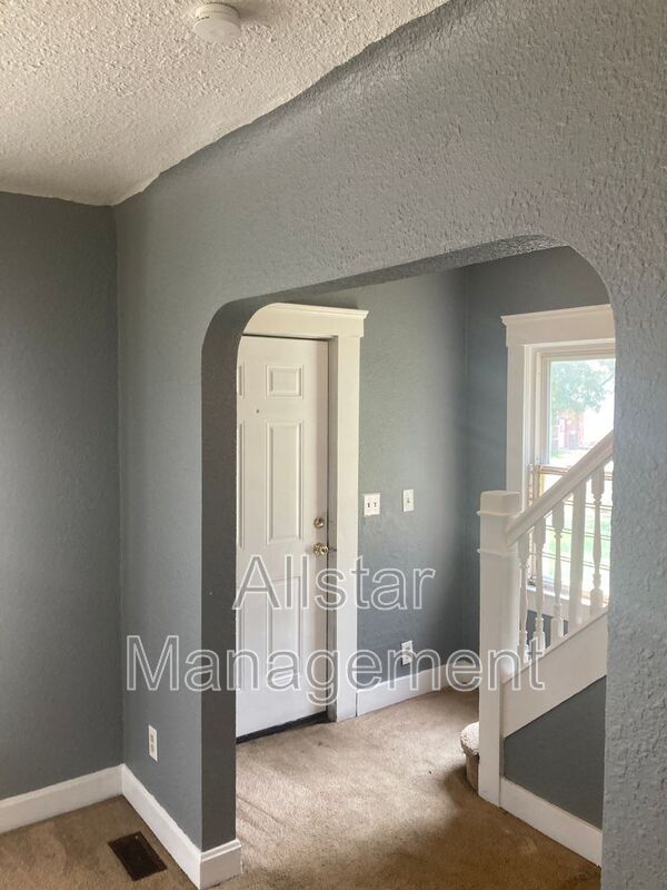 14221 Darley Ave – photo 4