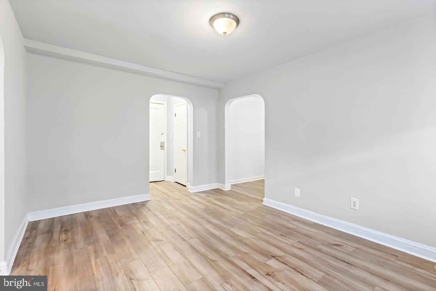 215 Oakwood St SE – photo 2