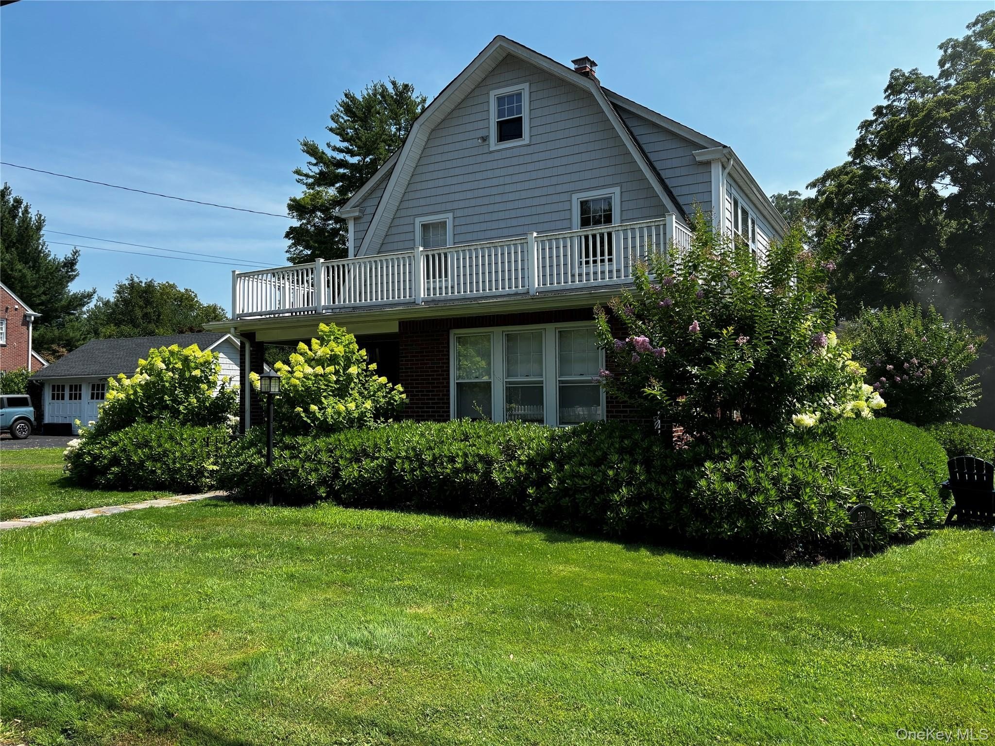 160 W Neck Rd – photo 1