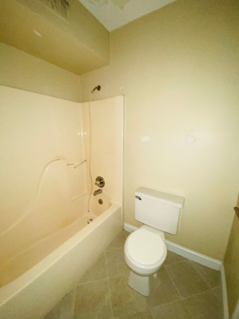 2 N Dooley Ave unit Apt. 04 – photo 4