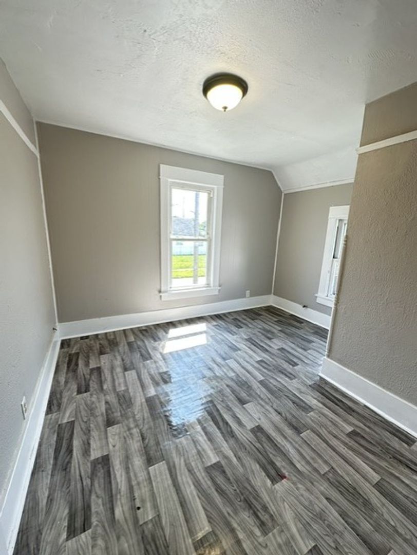 934 W 14th St – photo 5