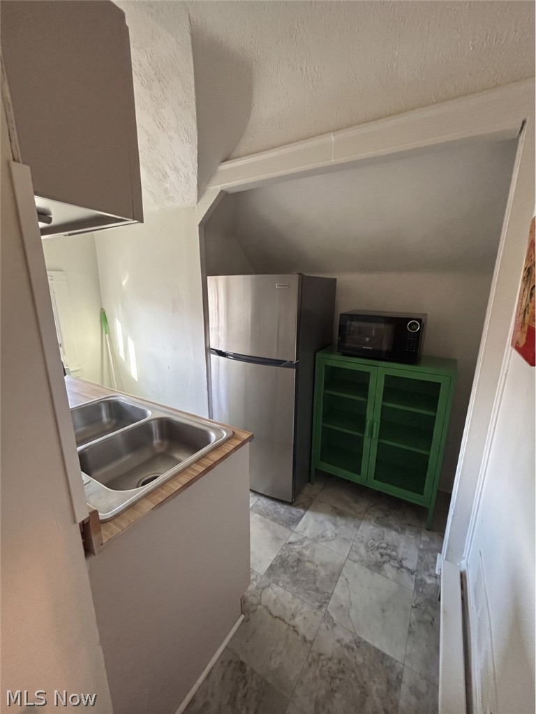 3430 Beechwood Ave unit Upper – photo 3