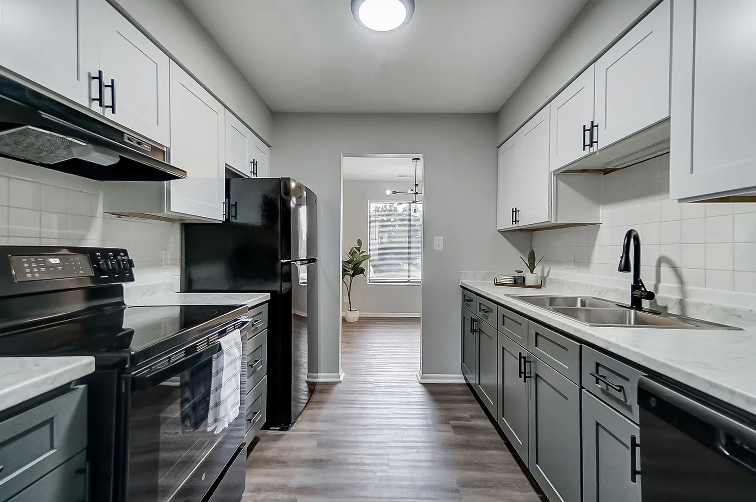 Fairview Court Apartments – photo 2