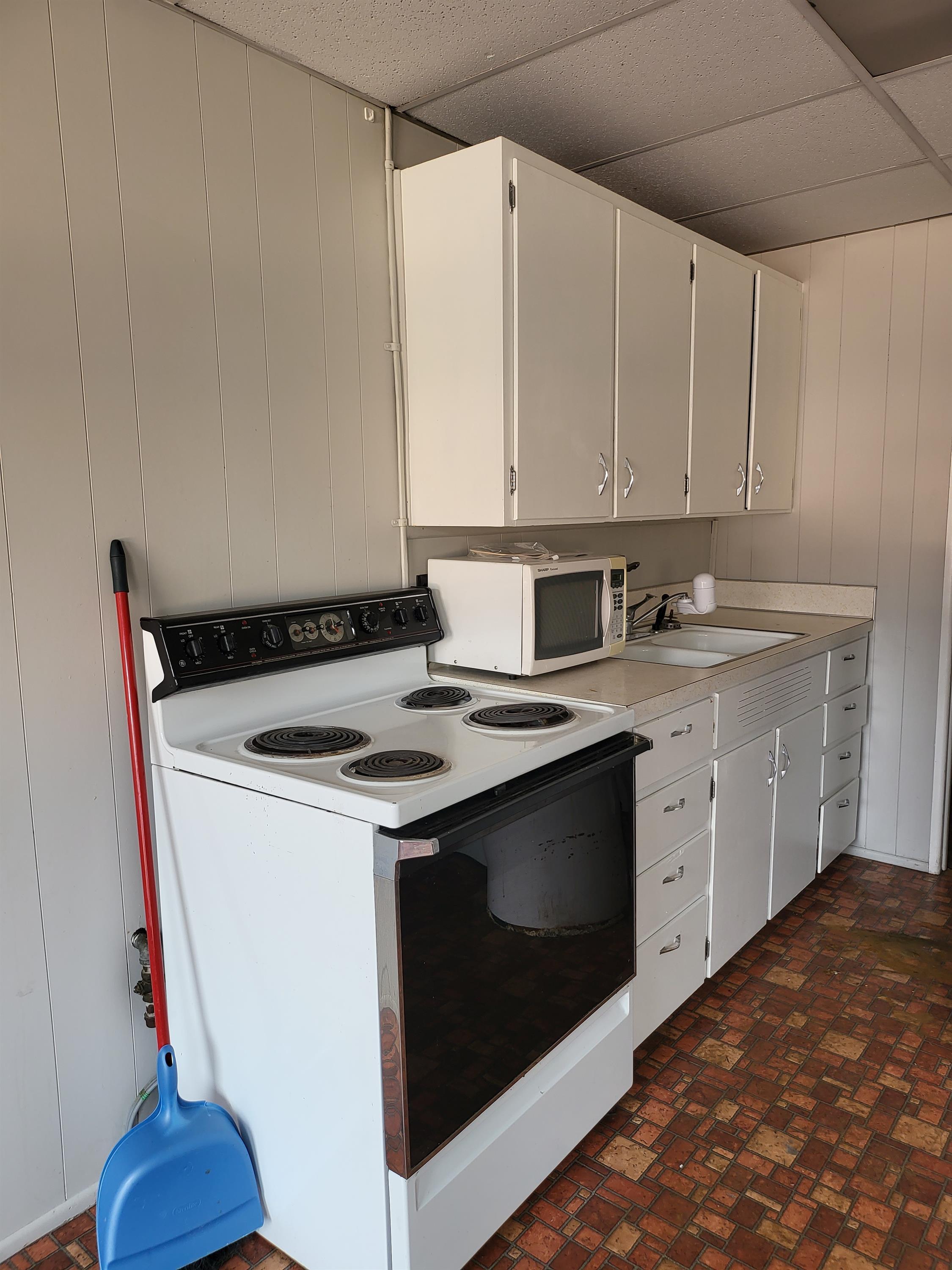 102 1/2 N Main St unit 5 – photo 3