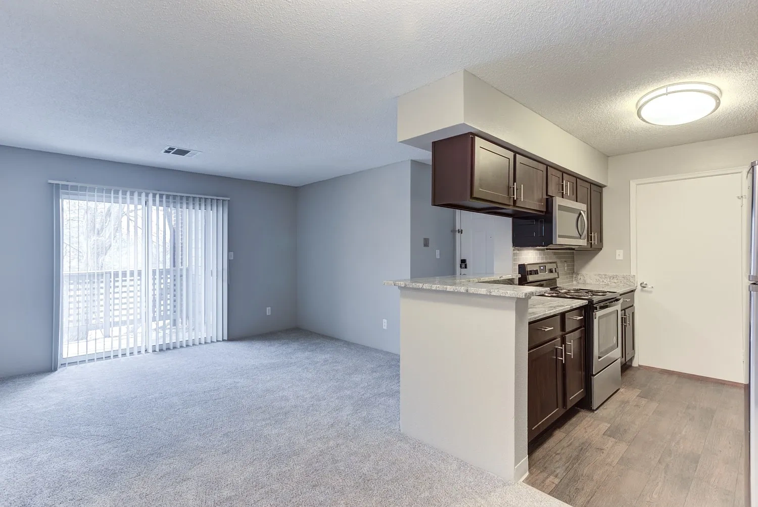 The Lakes of Schaumburg Apartment Homes – photo 2