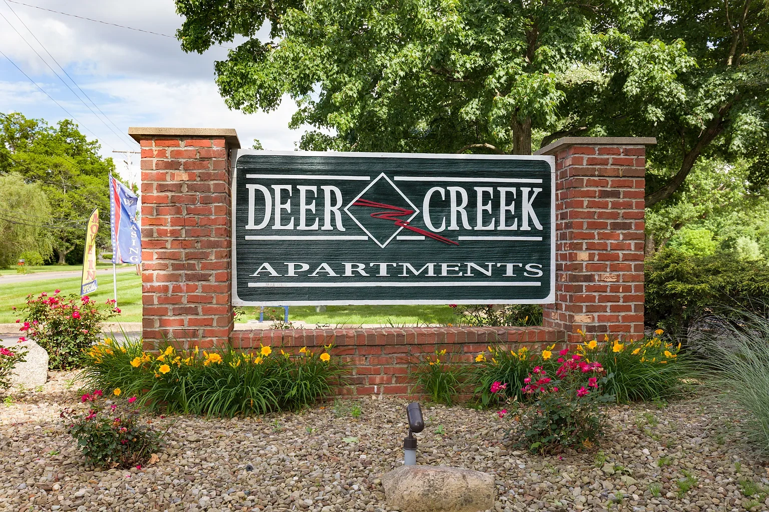 Deer Creek Apartments – photo 3