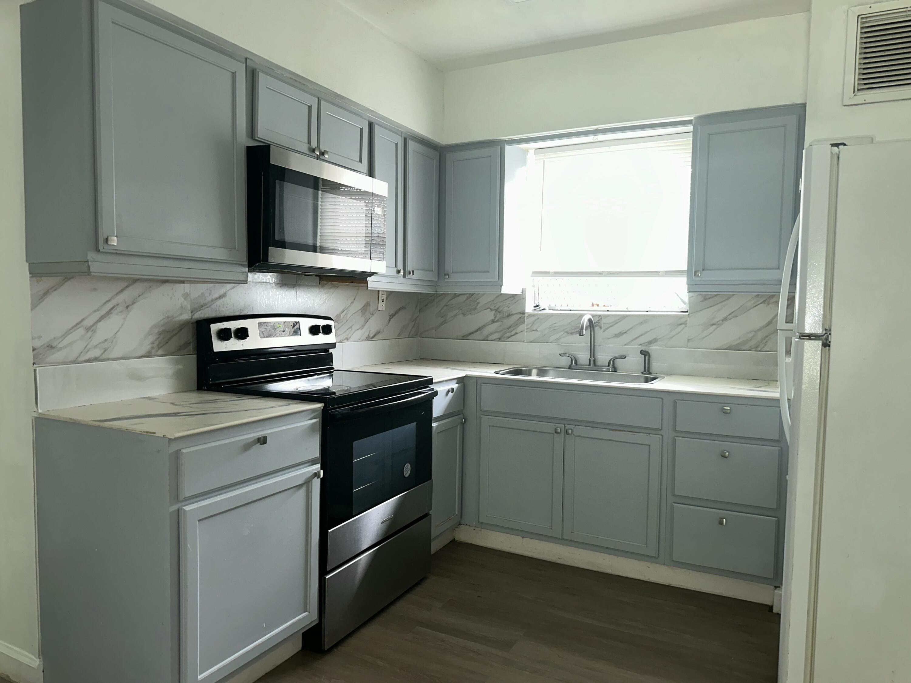 425 SW 18th Ave – photo 1