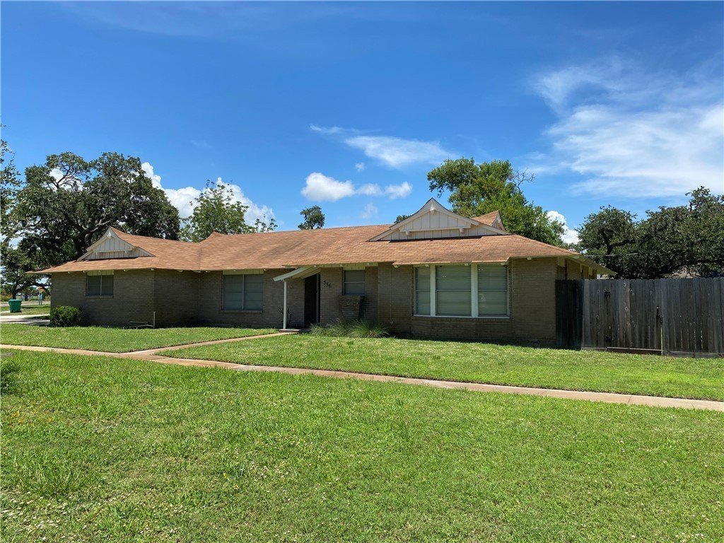 536 W Yoakum Ave – photo 2