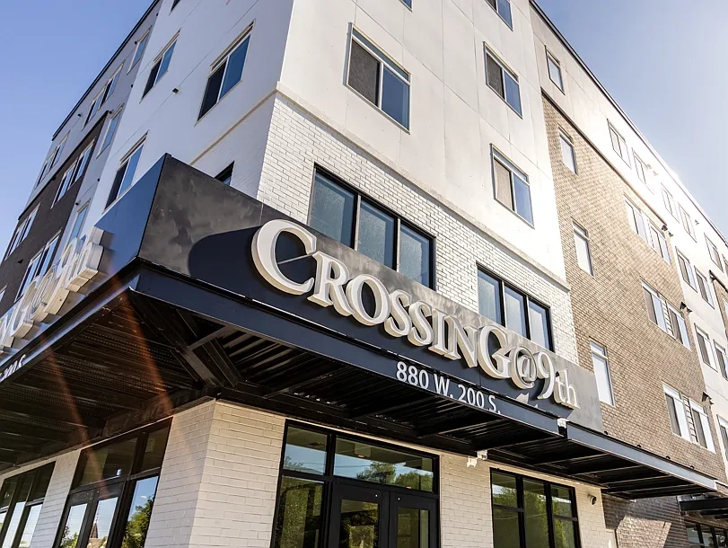 Crossing at 9th – photo 3