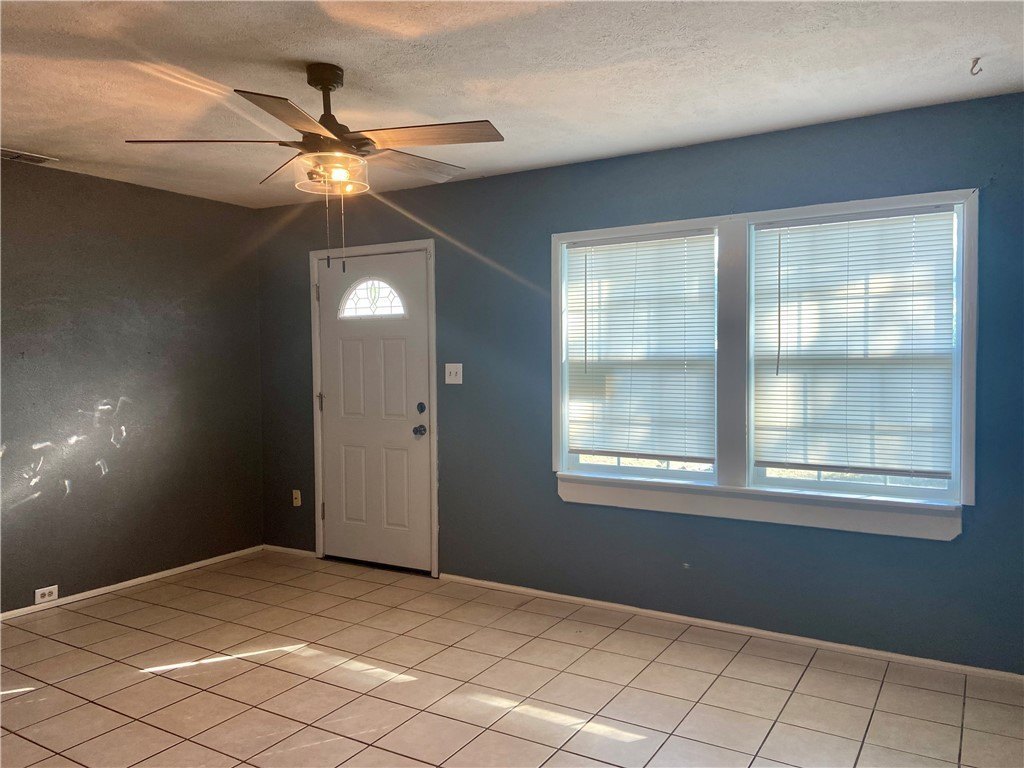 4010 Robinhood Dr – photo 2