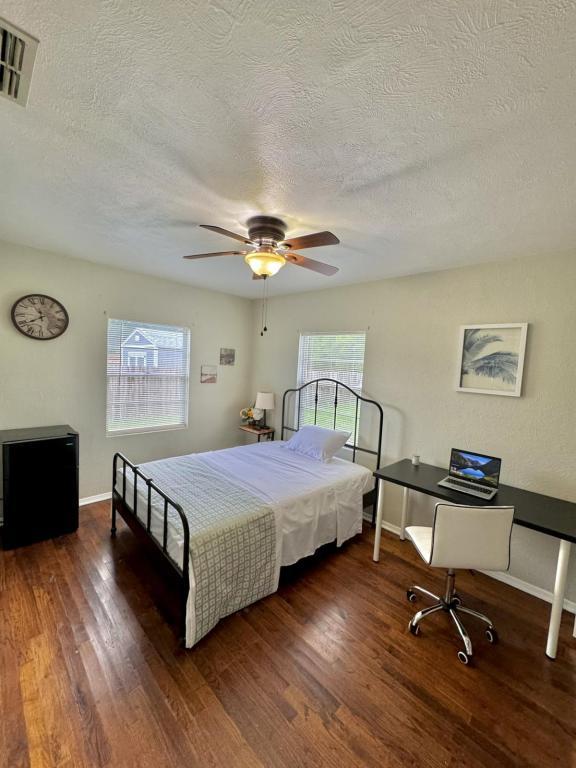 2701 Ave T NW unit Unit 2 – photo 3
