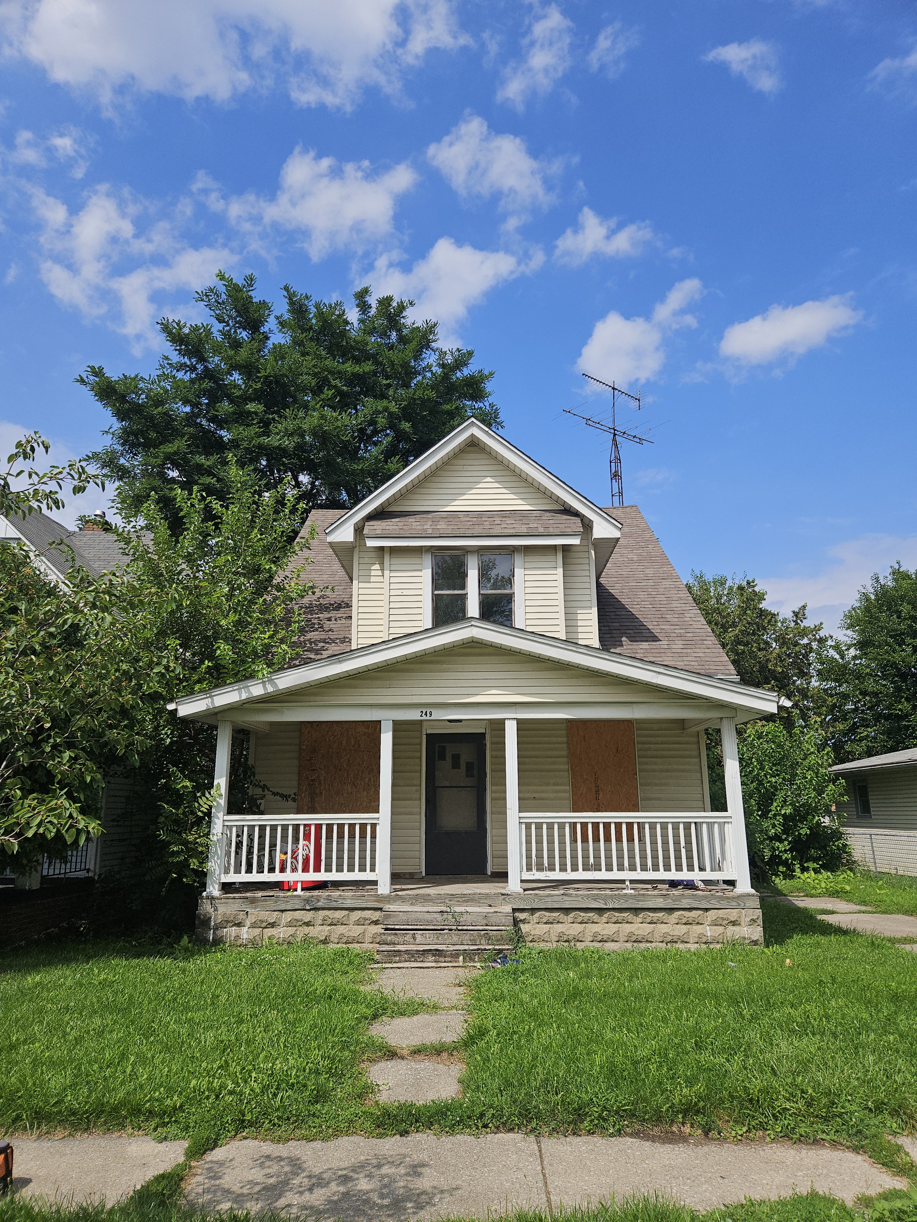 249 E Lake St – photo 1