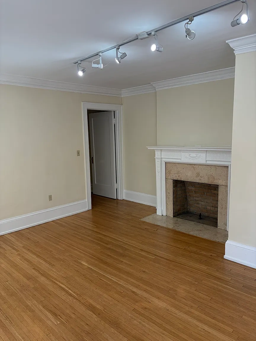 2100 Surrey – photo 5
