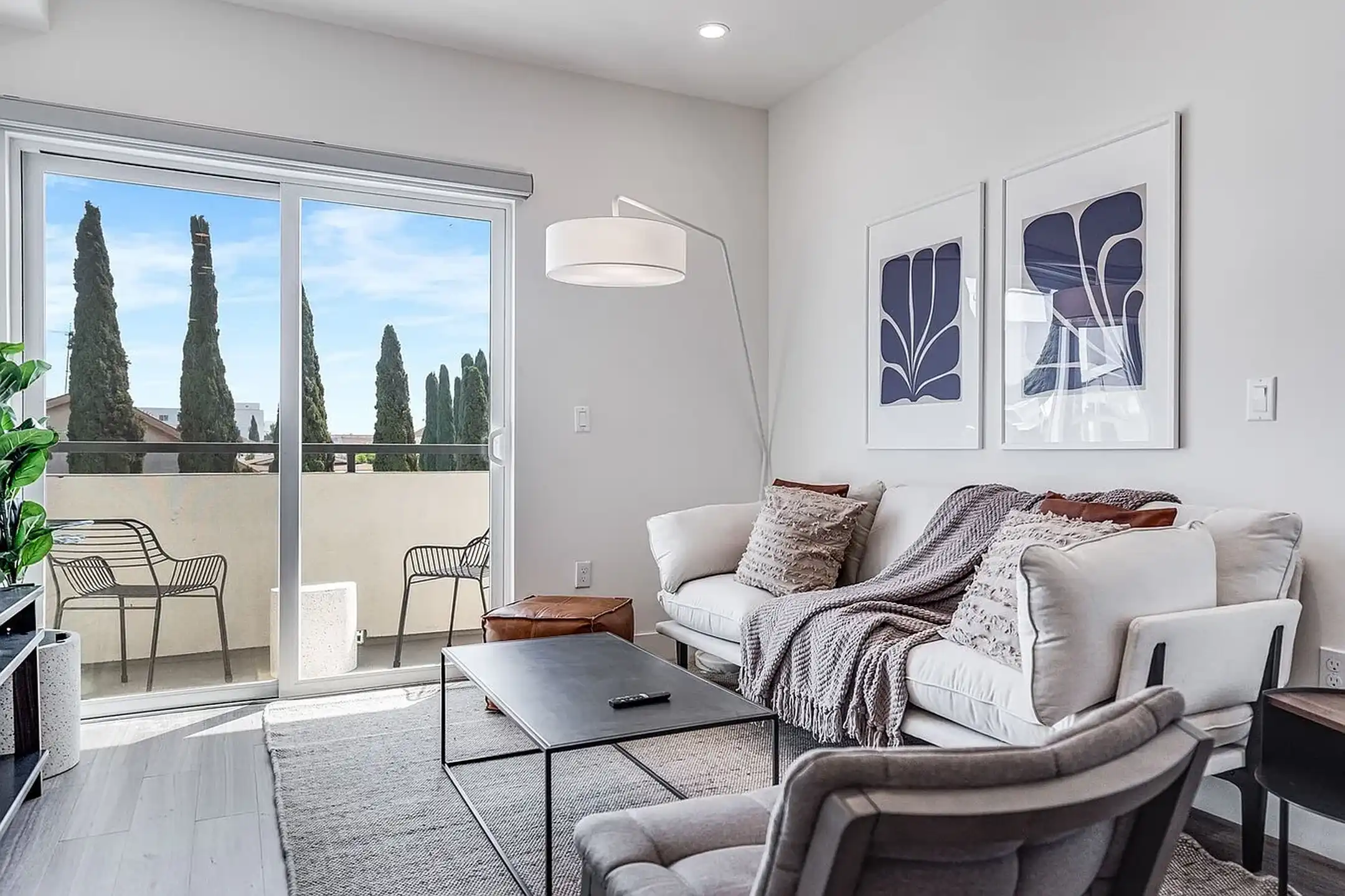 Ecco Fountain 5460 Fountain Ave Los Angeles, CA