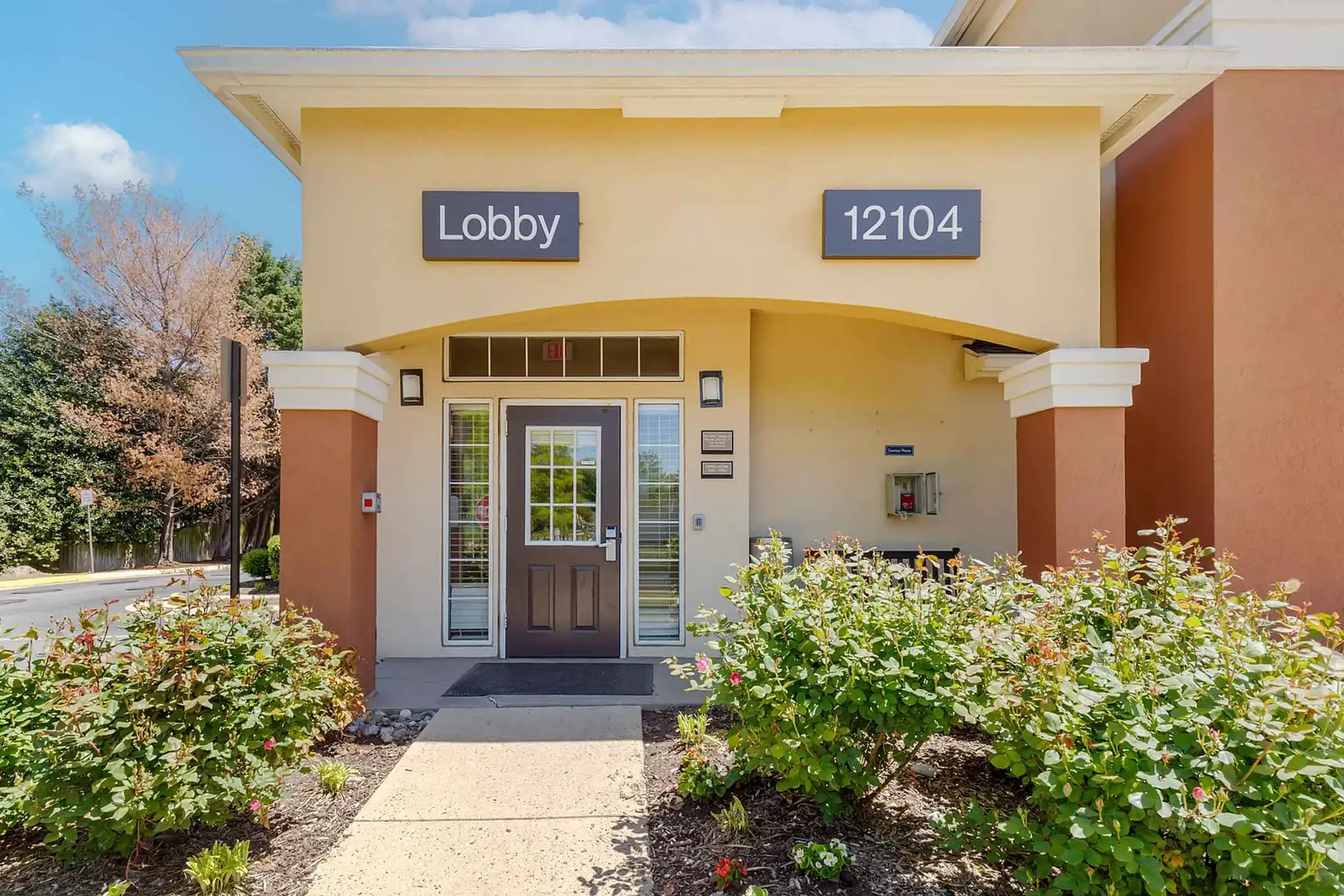 Washington, Fairfax Fair Oaks 12104 Monument Dr