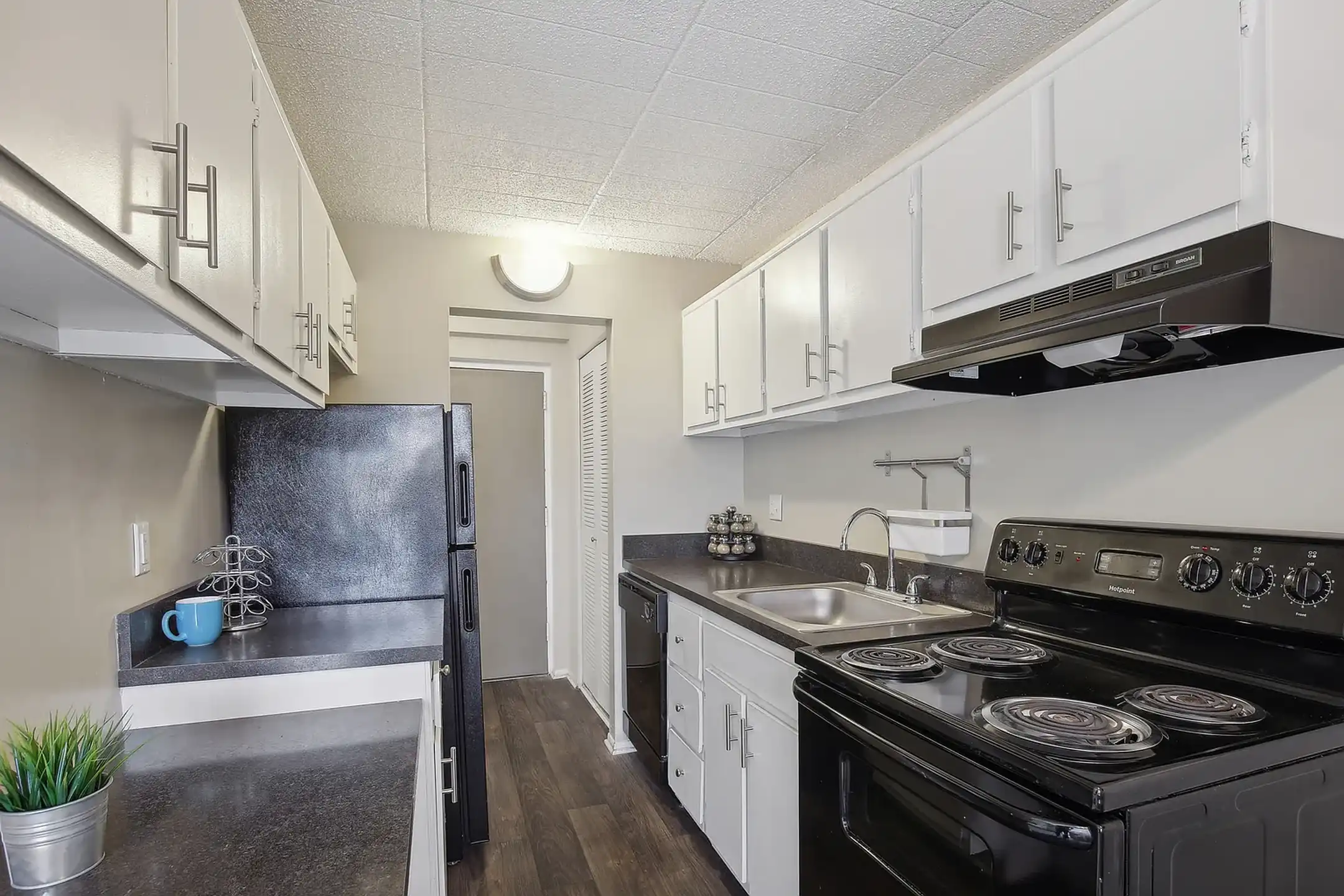Sky Gate Apartments - 6501 Yale St - Westland, MI | Rent.