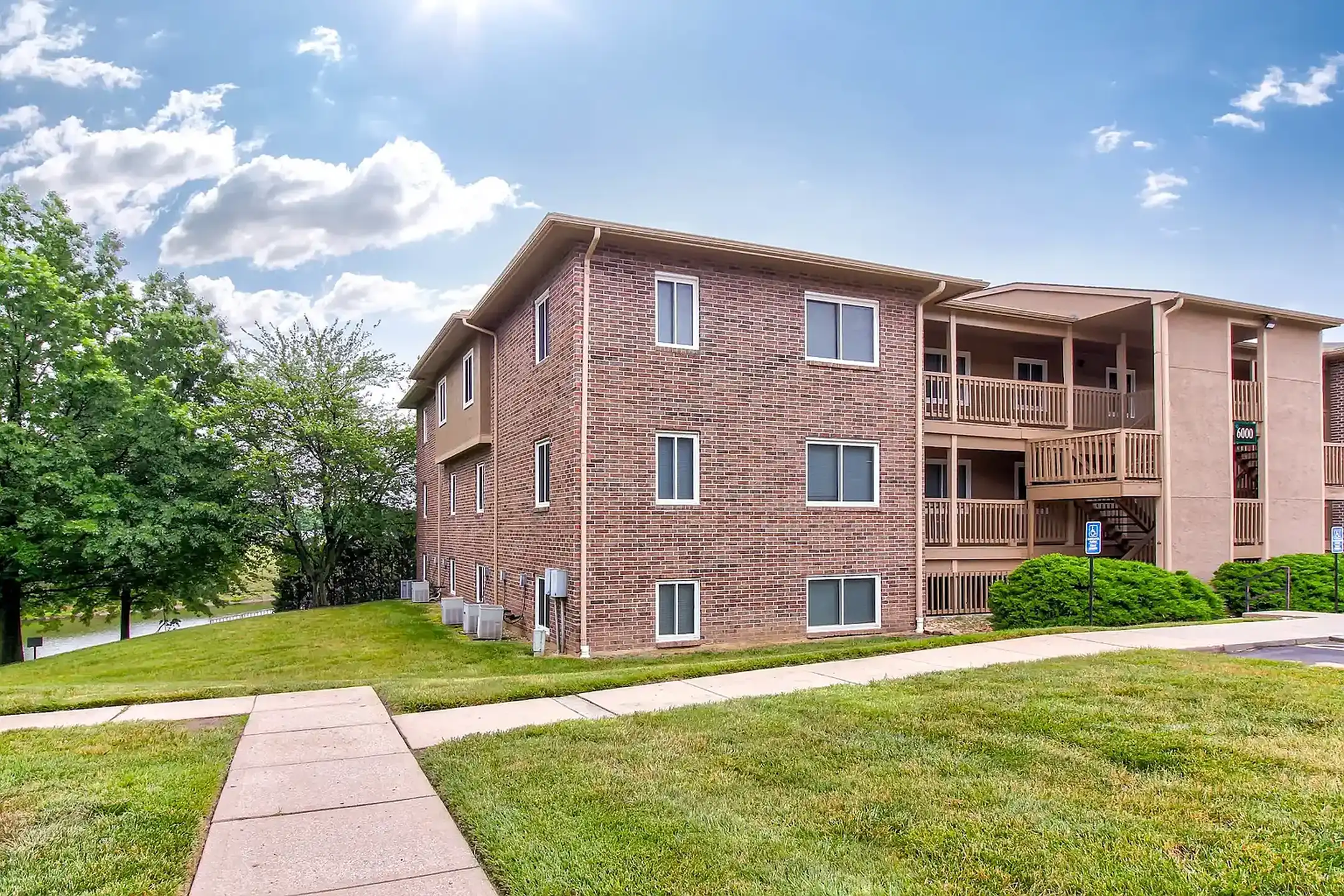 Willow Lake Apartments