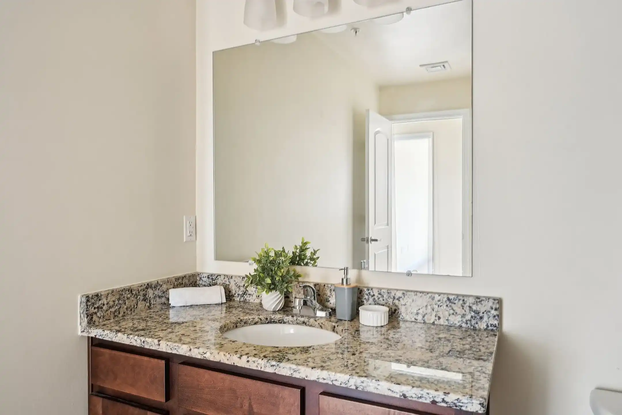 MOJO EPS DOUBLE ENDER 値引き 埼玉千葉茨城 Reserve at Grings Mill - 2222 Tulpehocken Rd - Wyomissing, PA | Rent.