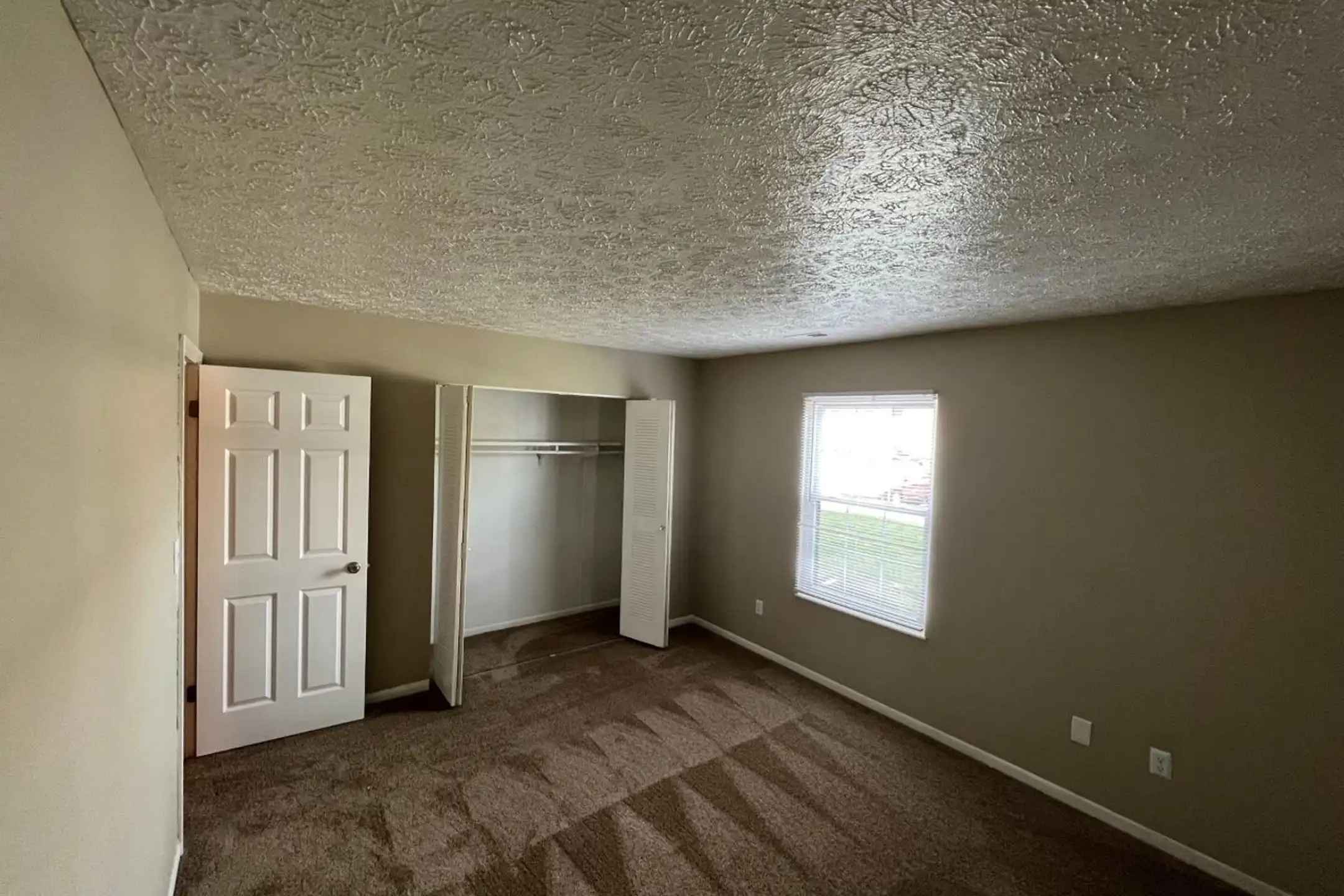 1800 Cross Lakes Blvd unit 1812FN Anderson, IN