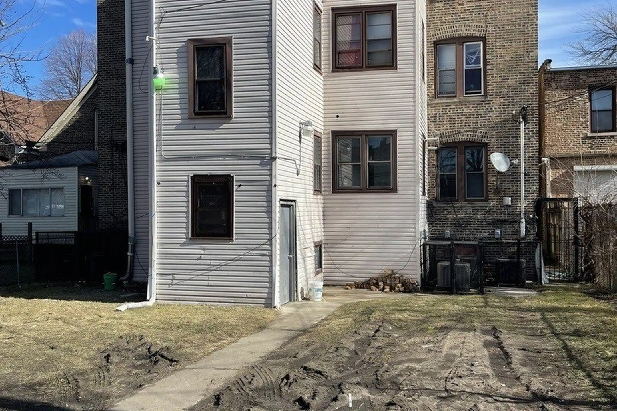 6840 S Calumet Ave #2N Chicago, IL