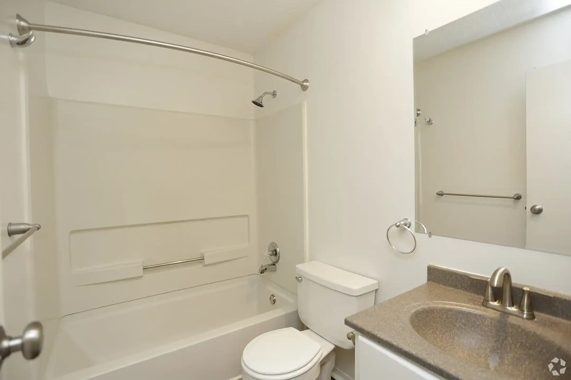 Willow Lake Apartments - 6002 NW Prairie View Rd - Kansas City, MO | Rent.