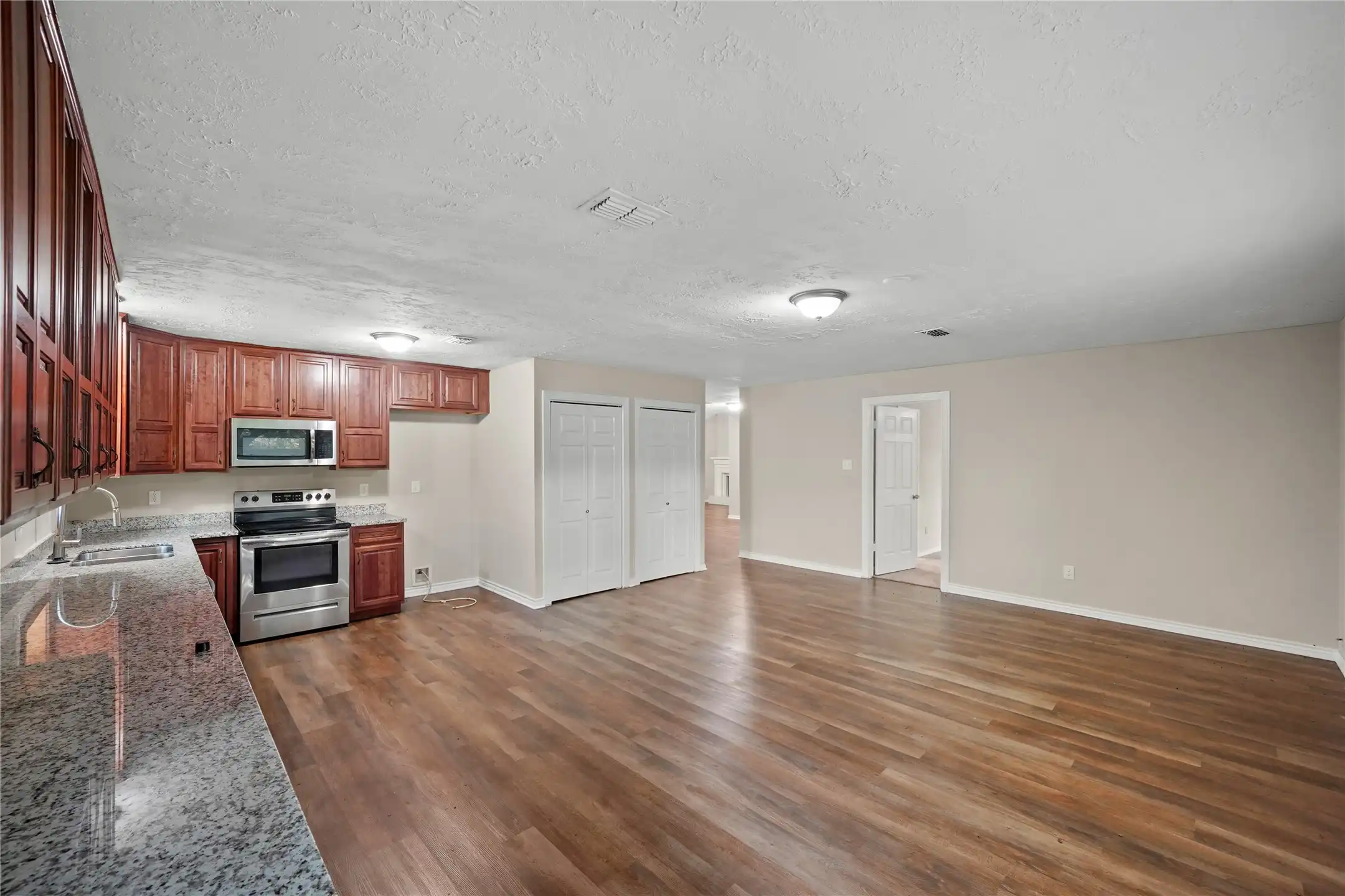 1606 Stone Lake Dr Missouri City, TX