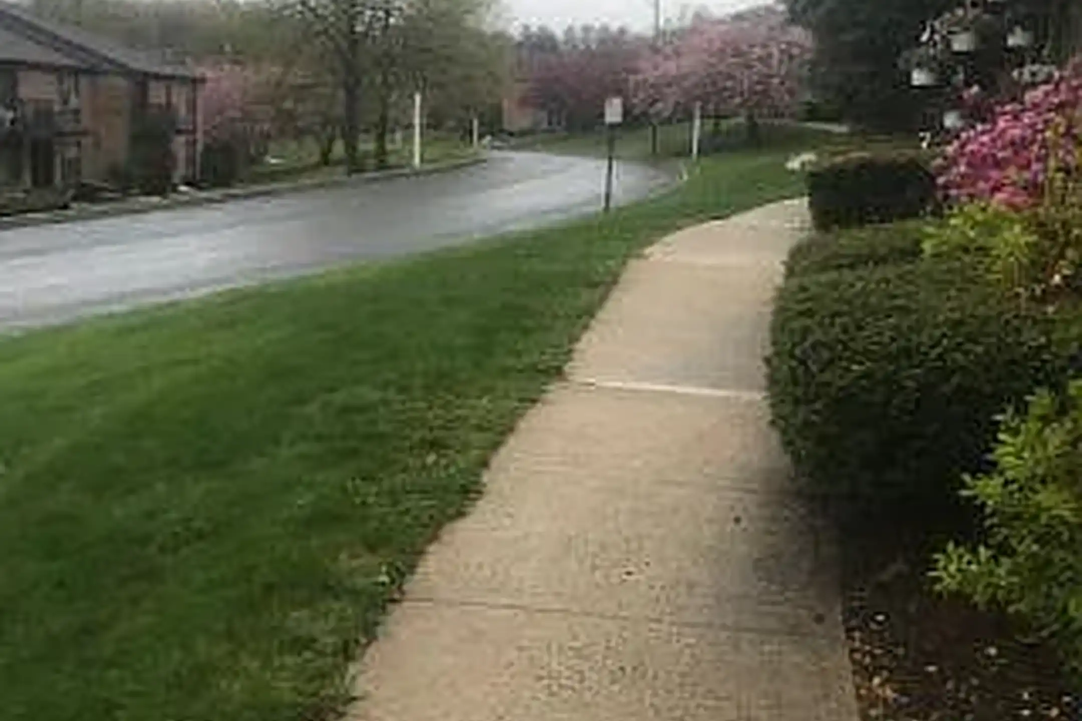 Brooklawn Gardens Parlin Apartments - 1617 Solook Dr - Parlin, NJ | Rent.