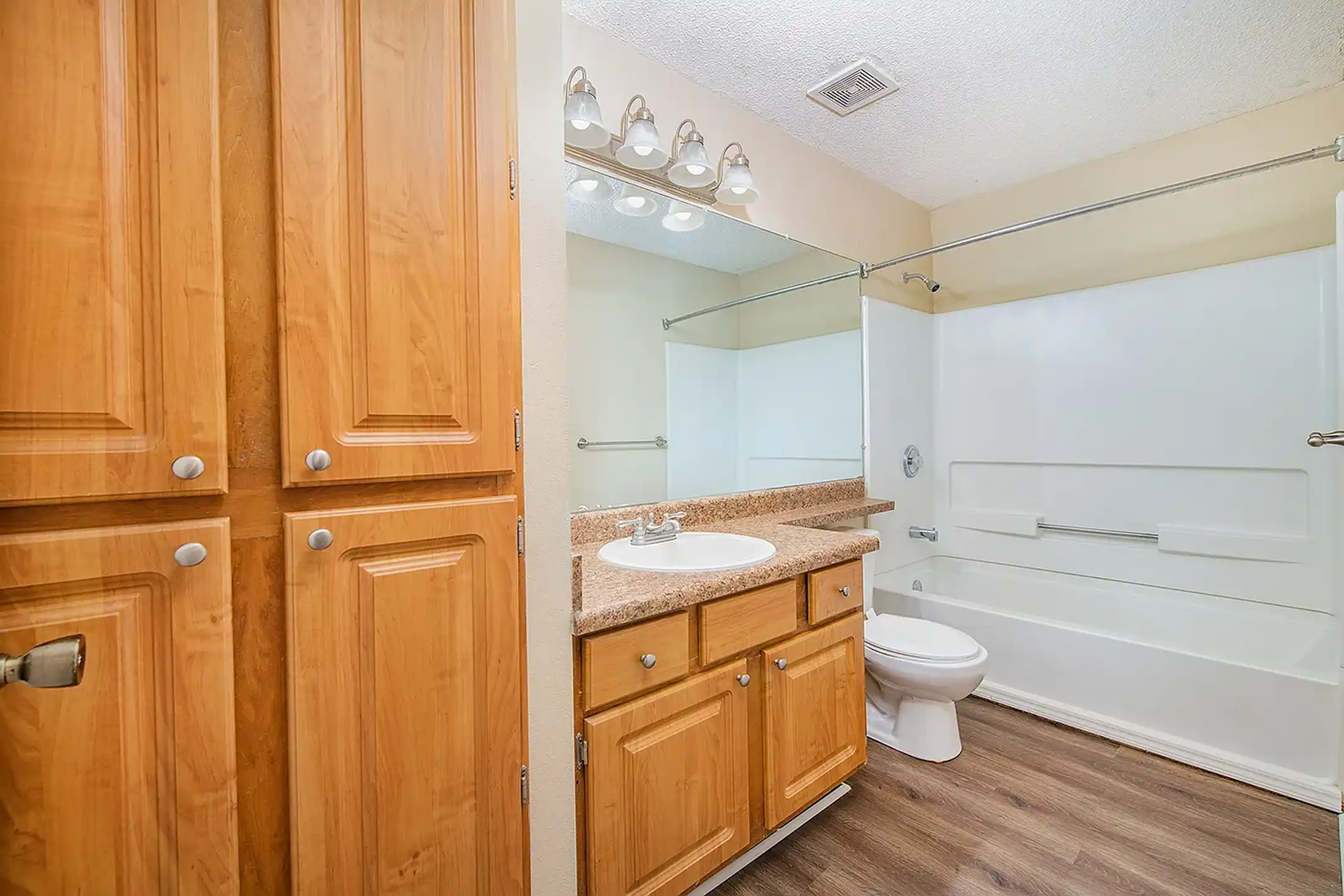 maaページ MAA 220 Riverside Luxury Apartments in Jacksonville, FL