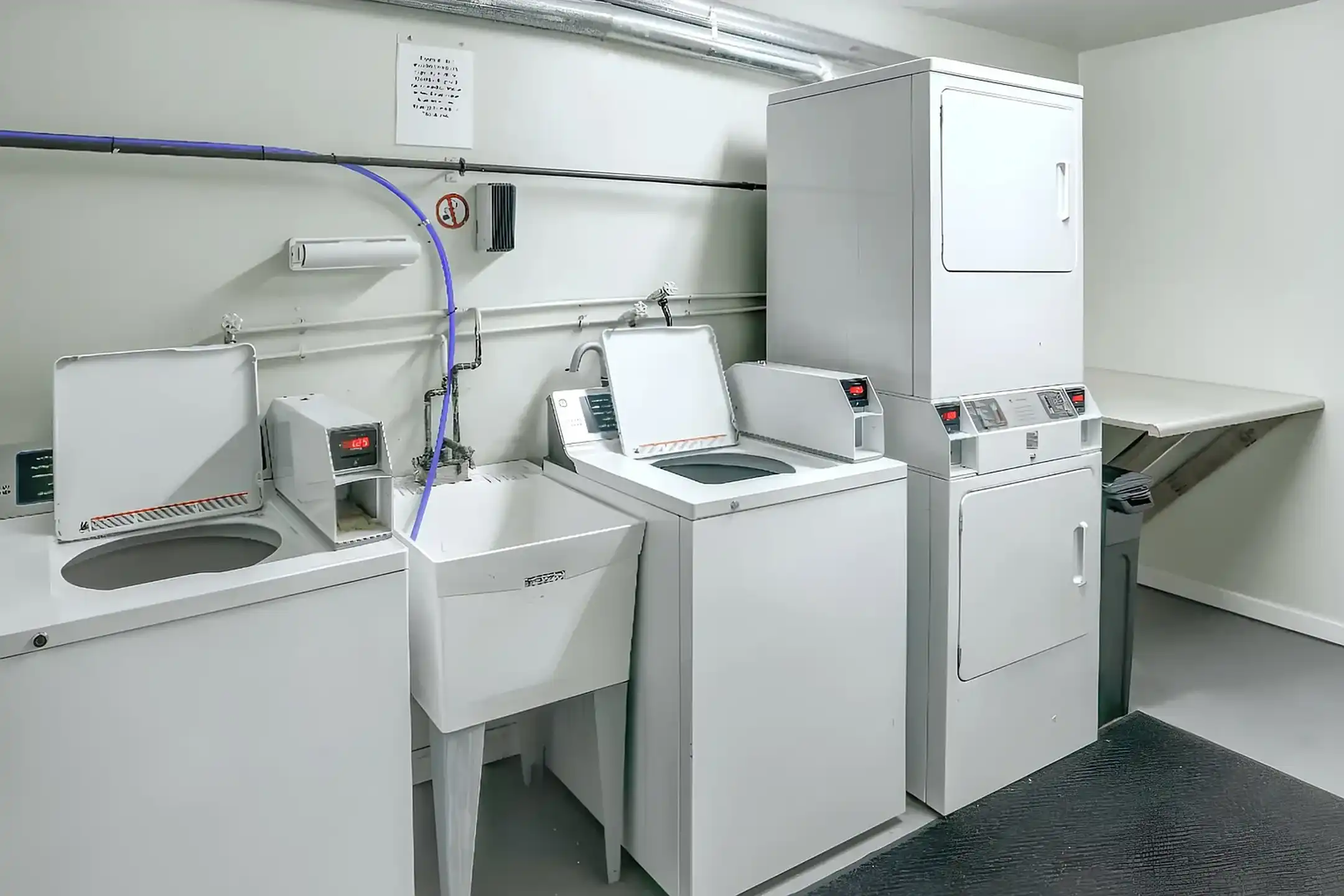 Woodgate Place 601 Cedar Cir Spencerport, NY