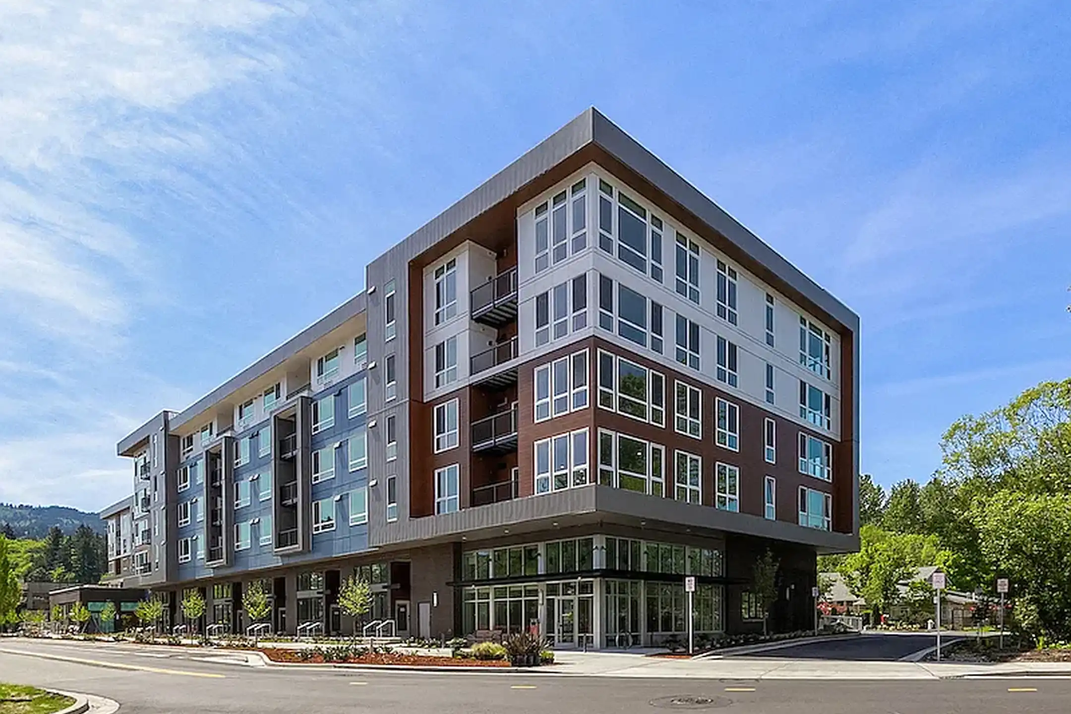 ありーしゃ! Vale - 995 7th Ave NW - Issaquah, WA | Rent.