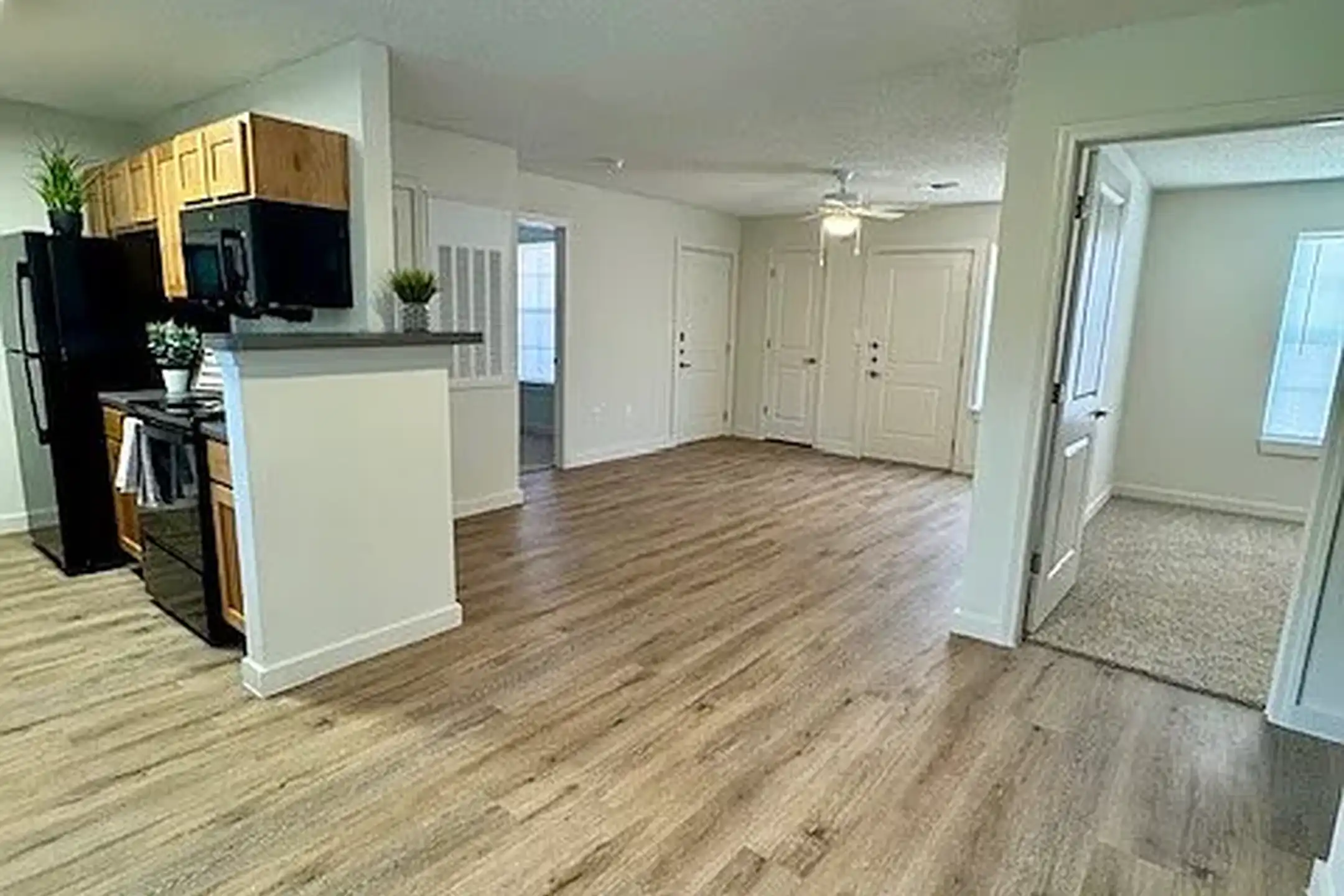 Meadowbrook Plaza 600 E Little York Rd Houston, TX