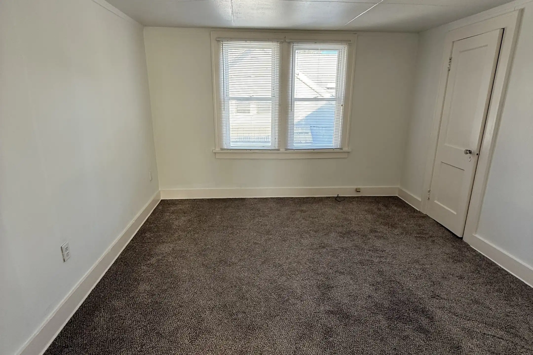 3358 W Lake Rd unit 2 - Erie, PA | Rent.