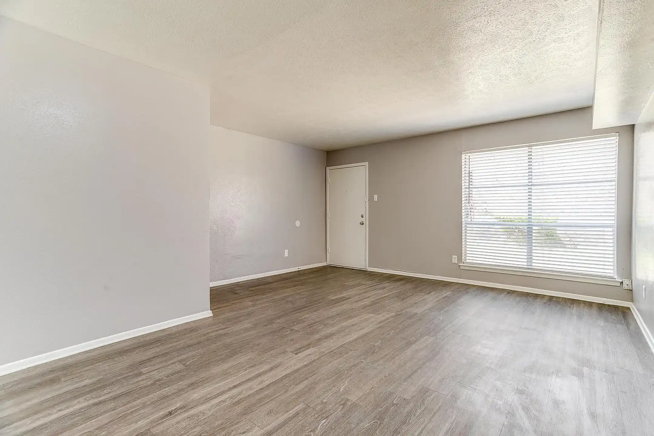 Vista Buena Apartments - 13350 Esperanza Rd - Dallas, TX | Rent.