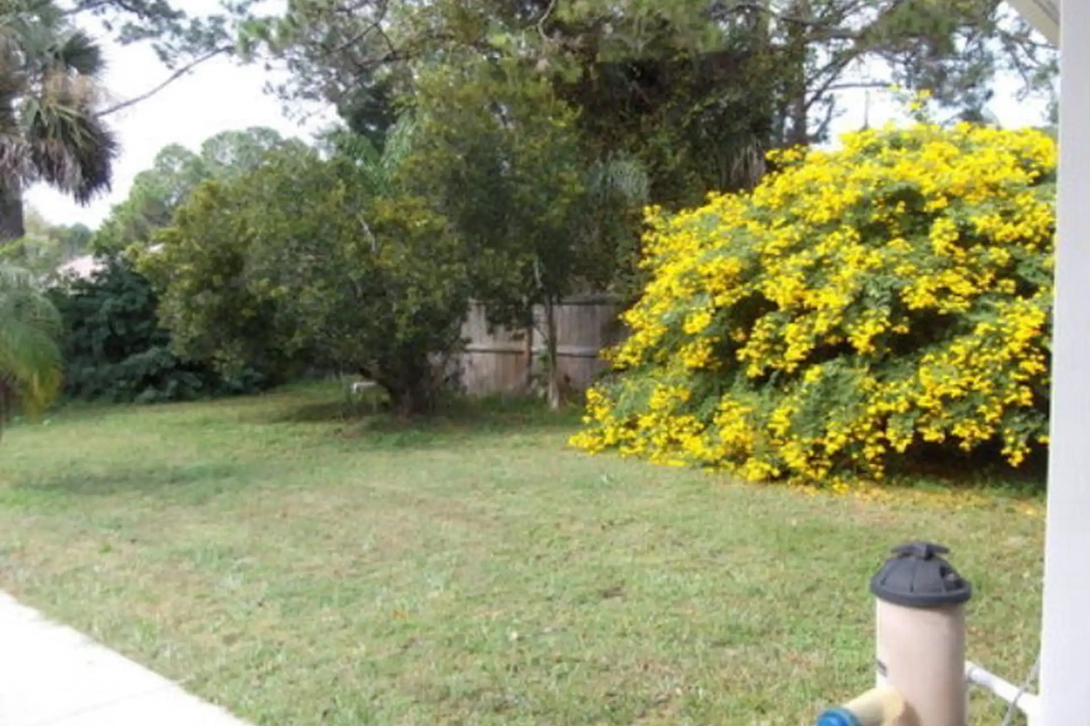 162 Barrington Dr Palm Coast, FL