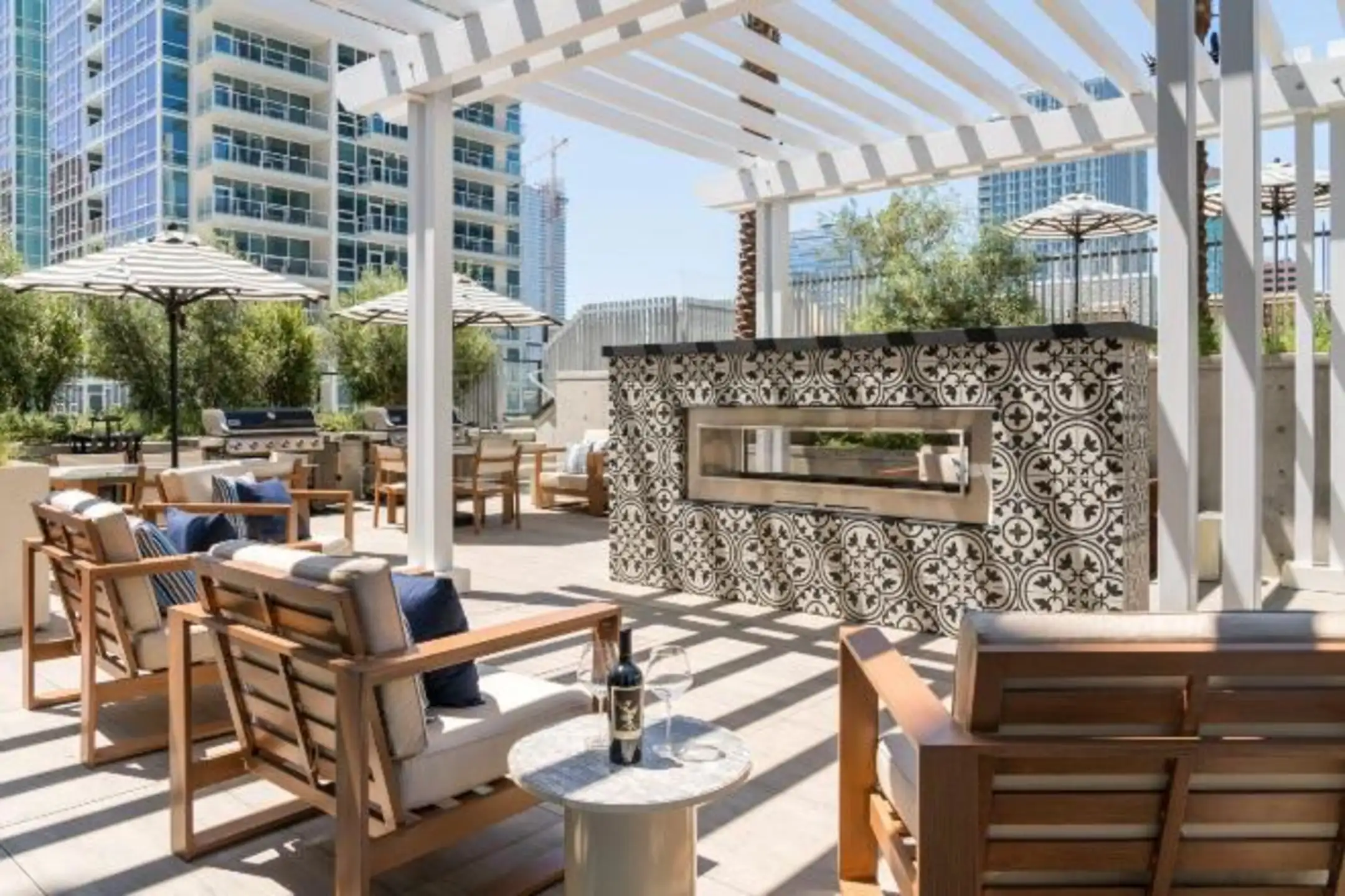 Hill Street Bar & Restaurant  in Los Angeles, CA