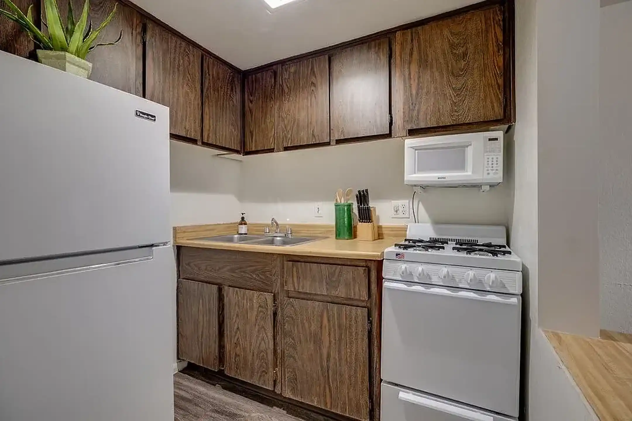 Chateau Gardens Apartments - 6105 N 59th Ave - Glendale, AZ | Rent.