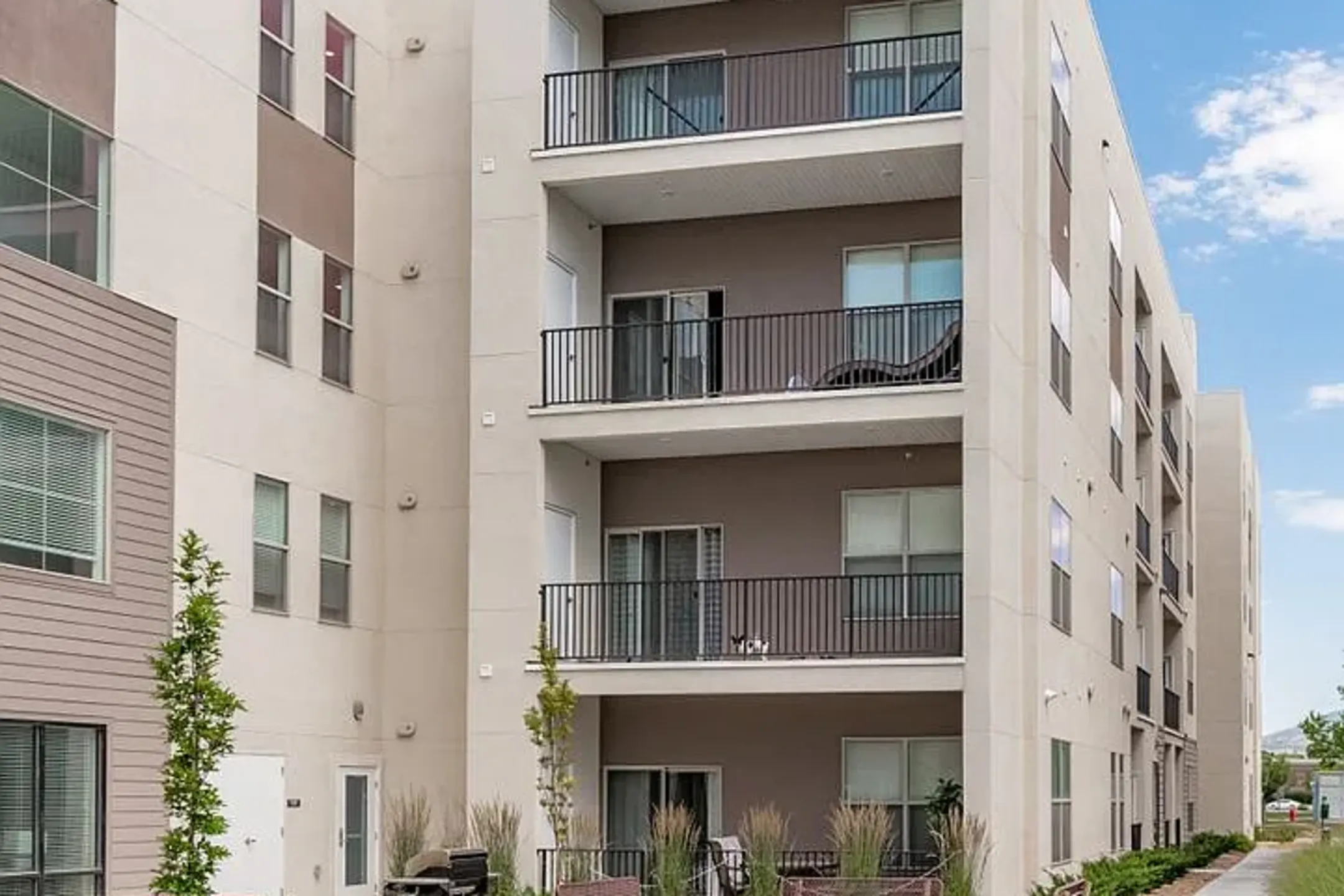 L’Appartement AMERICANA N/S Fooded P/O The Luke Apartments in Redmond | Greystar