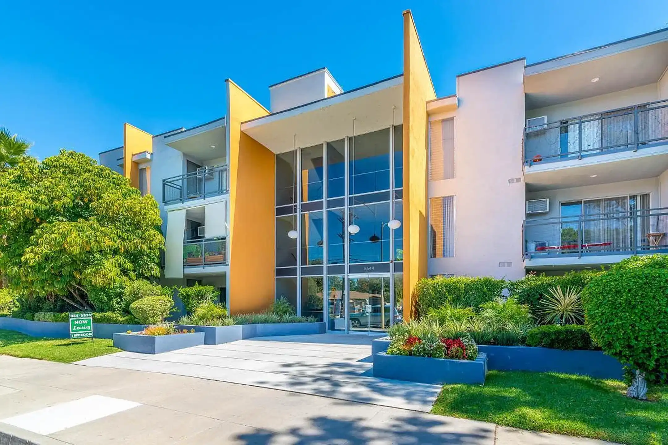 Glade Apartments - 6670 Glade Ave - Woodland Hills, CA | Rent. - Tree Glade Penthouse Apartment Homes