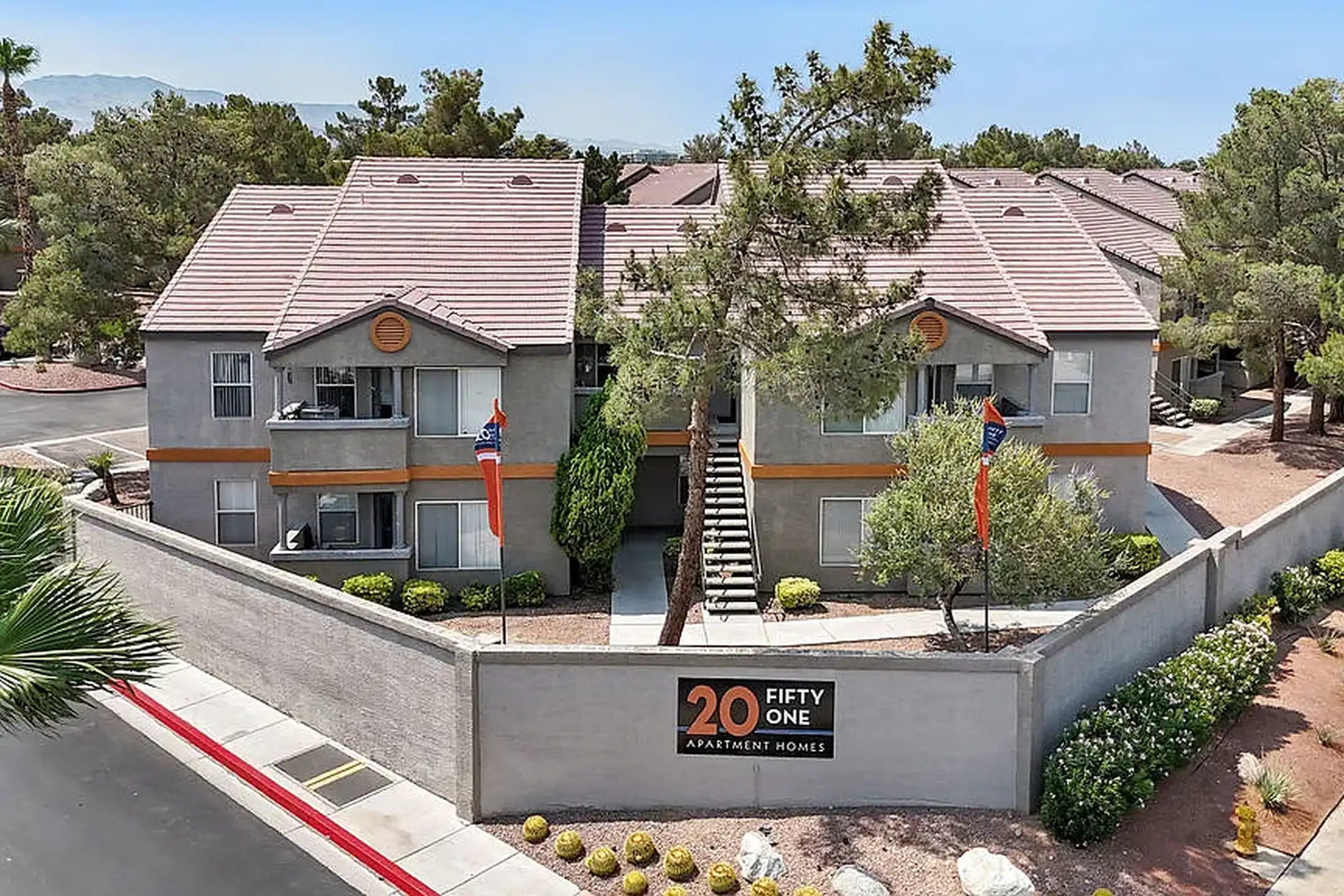 20 Fifty One 2051 N Torrey Pines Dr Las Vegas, NV