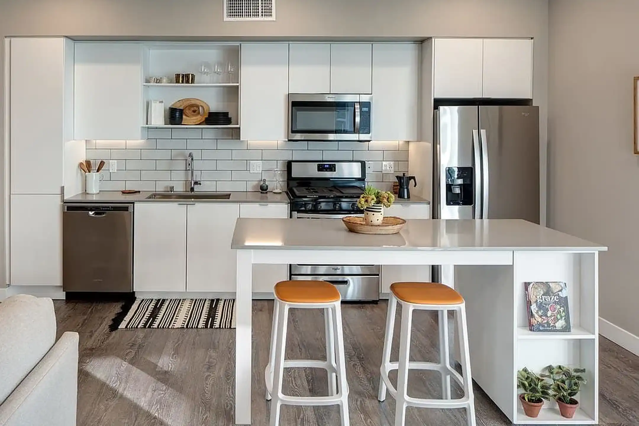 AVA Hollywood at La Pietra Place