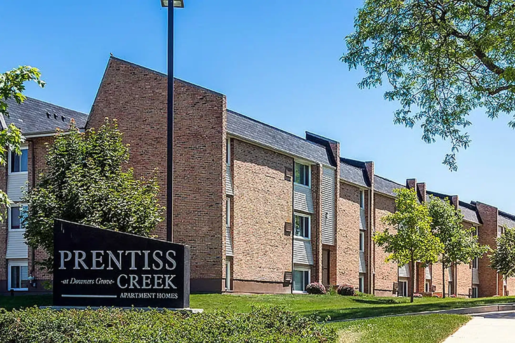 Prentiss Creek at Downers Grove Apartments