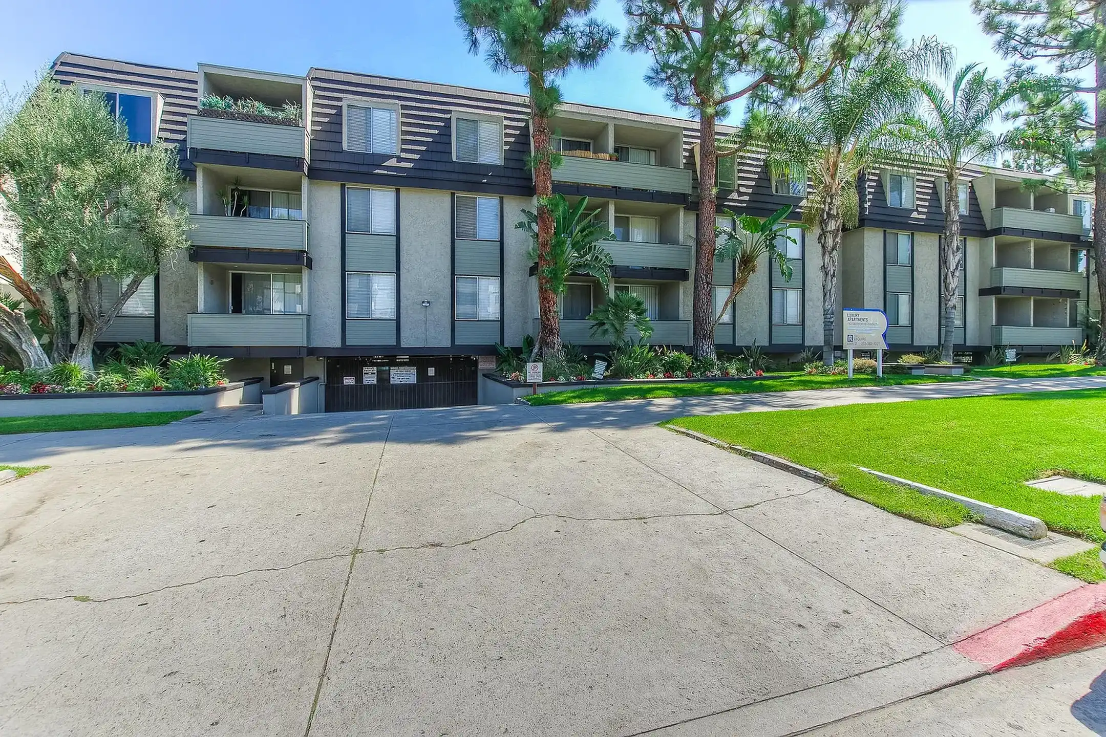 The Esquire - 274 S La Fayette Park Pl - Los Angeles, CA | Rent.