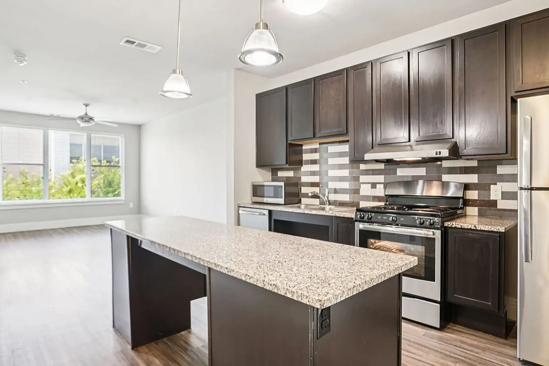 Oaks 5th Street Crossing at City Center 250 N 5th St Garland